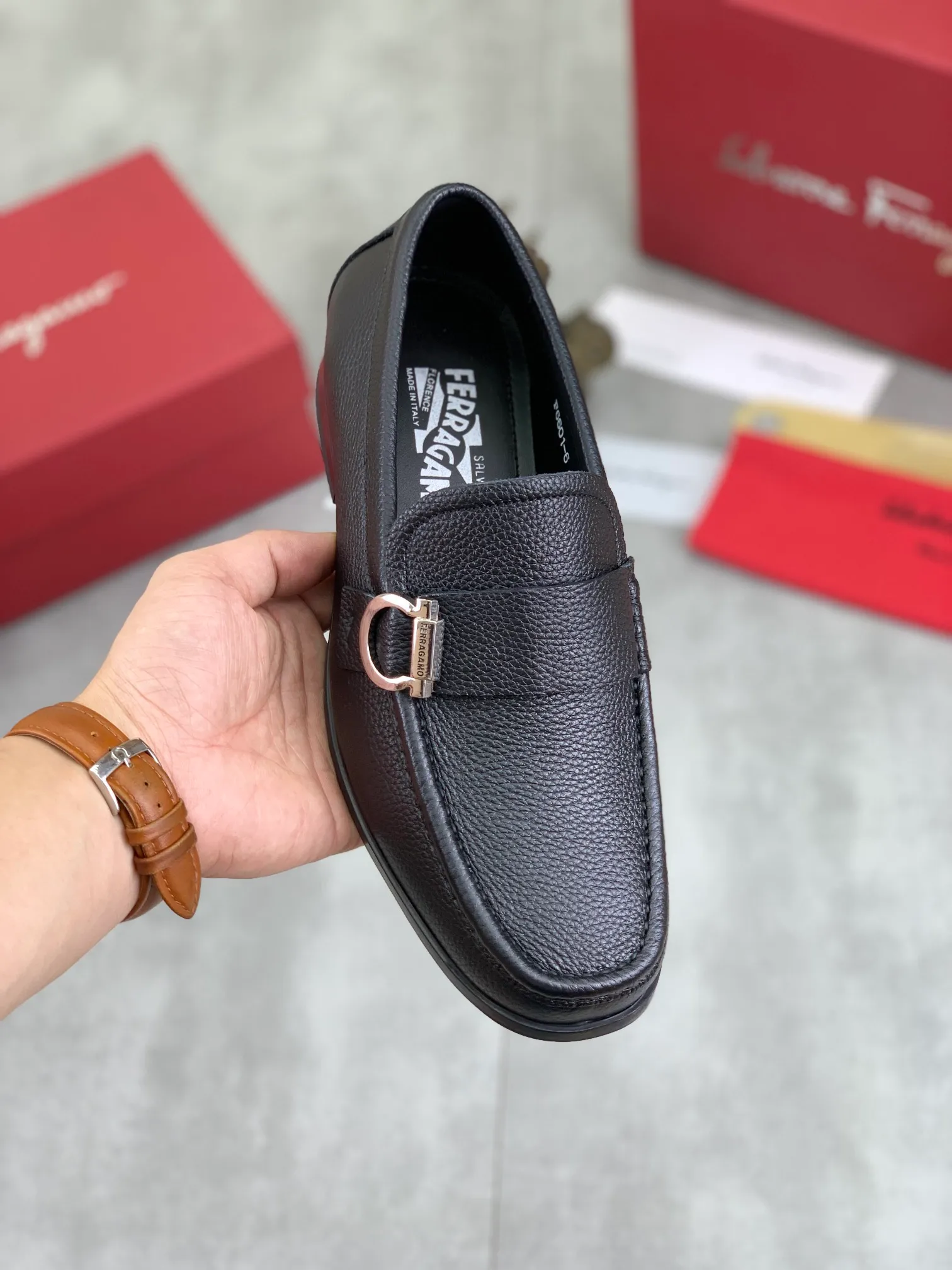 Men's Men's Shoes 💰P460💰[New Style] Water-dyed Niuli 🆘[Salvatore Ferragamo] Ferragamo's latest casual business leather shoes for men! Available at counters simultaneously! The fabric is made of specially imported original calfskin, the lining is made of imported water-dyed cowhide, and the original combination outsole is absolutely luxurious and leads the fashion trend. Matching code: 38-45; 3️⃣ colors available